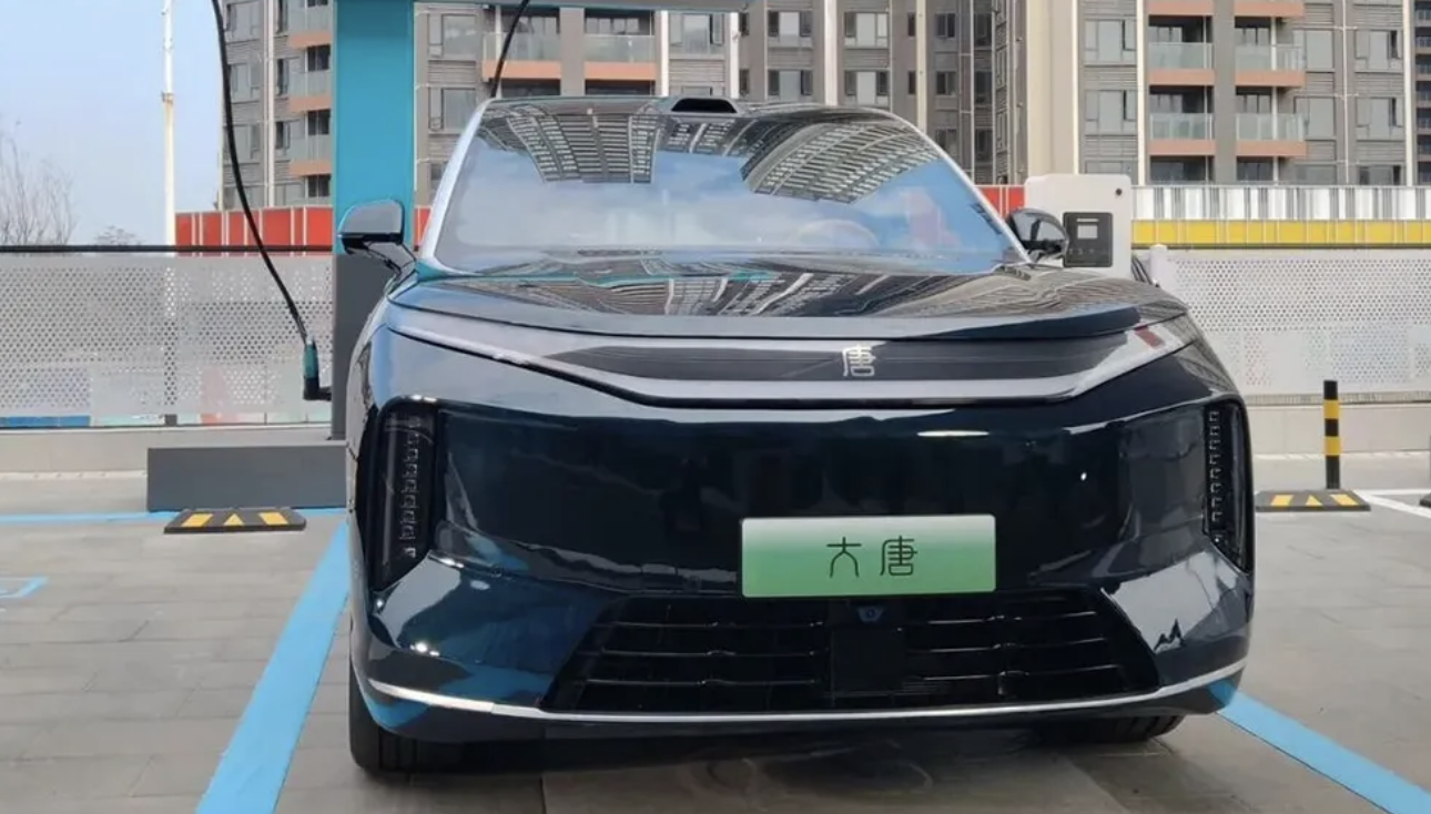 4.9秒破百兆瓦闪充,比亚迪大唐搅动“9系”SUV市场