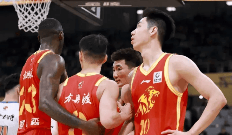 今晚广厦vs山东大名单：胡金秋、孙铭徽出战，高诗岩缺席