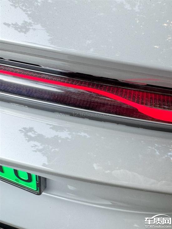 蔚来ET5T未满半年新车 后尾灯开裂