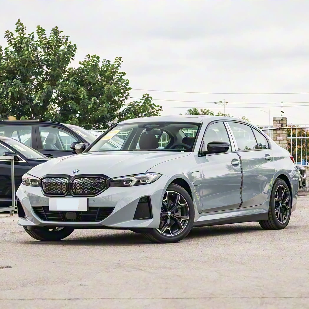 30万内中型轿车四重奏：德系纯电、智驾猎装、混动可靠与东方美学的硬核对决