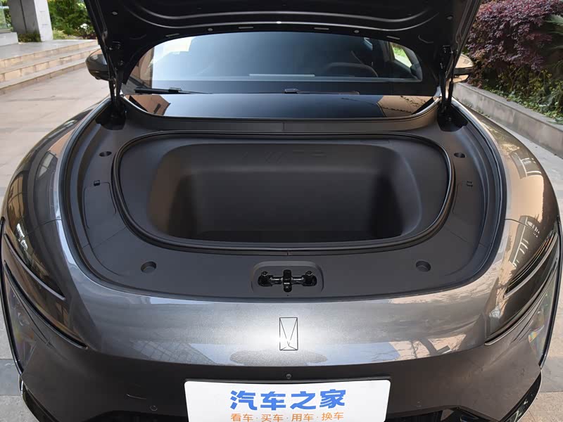 阿维塔06电动汽车的动力性能和驾驶感受如何?