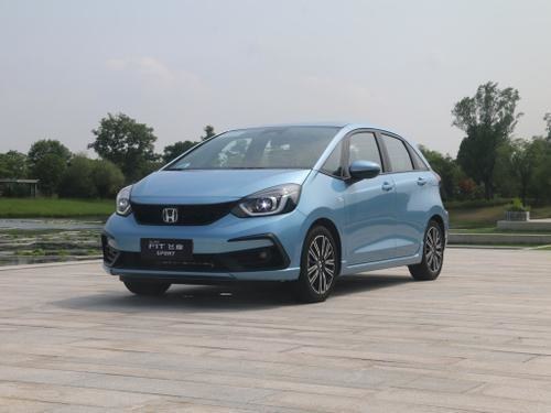 凯迪拉克车型内部空间偏小的原因是什么？