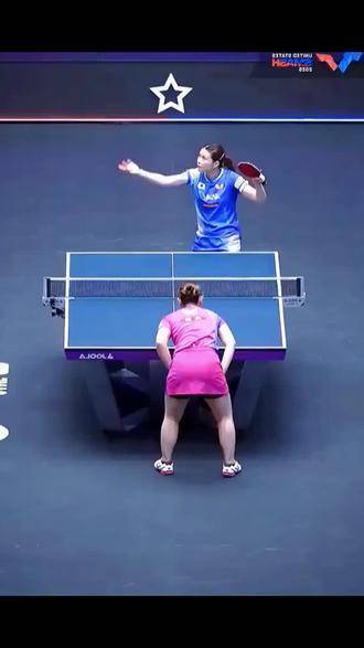 伊藤美诚对阵桥本帆乃香——这不是乒乓球对决，而是球拍挥洒间的即兴芭蕾