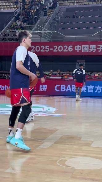 广州对阵福建赛前热身备战