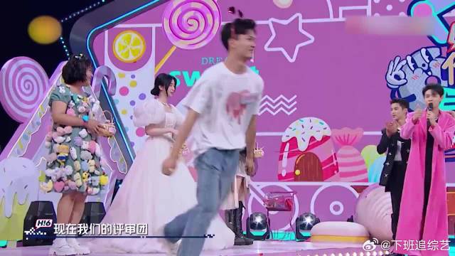 王心凌求生欲拉满，为投票把虞书欣赵小棠李雪琴夸了个遍