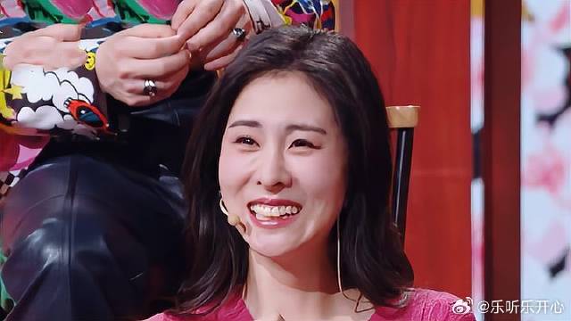 金润吉唱《两只老虎》，张碧晨笑出表情包，太搞笑