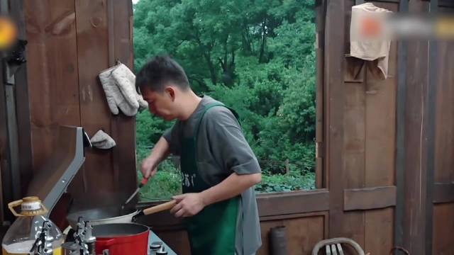 黄小厨的神之一手尝遍天下，却吓坏了身后的谢依霖黄磊综艺解说谢依霖厨艺