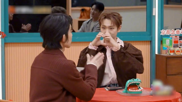 哎哟，就这个争宠看得我爽爽的哈哈哈