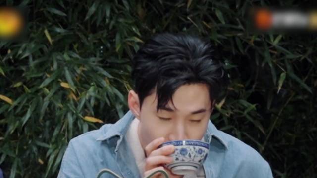 黄磊精心炖煮了一锅鸡汤，大华喝了一勺后竟满脸震惊向往的生活大华黄磊鸡汤