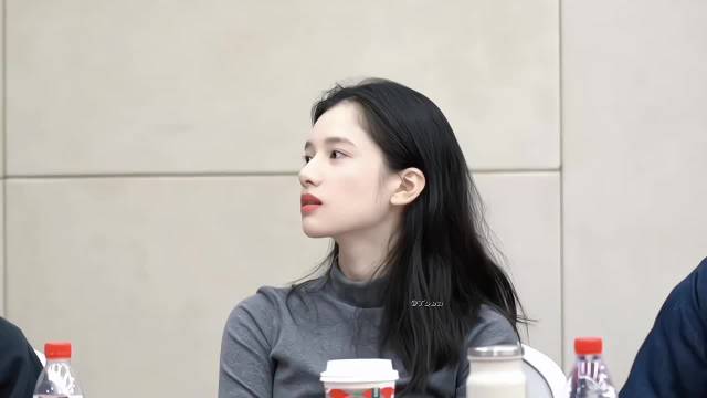 张婧仪是不需要任何修饰的美女