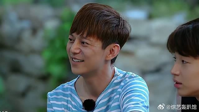 蘑菇屋成立合唱团 何炅听的津津有味，刘宪华却还在梦游！