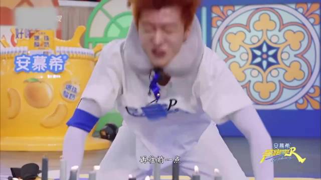 范丞丞是懂观众想看什么的！和姚译添比赛“磕头”，白鹿笑岔气了