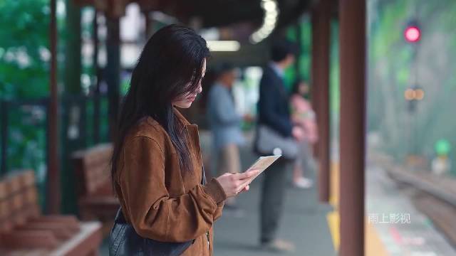 女孩来到东京打算手撕渣男，不料自己才是那个小丑