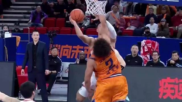 贺希宁狂砍43分率深圳男篮力克上海