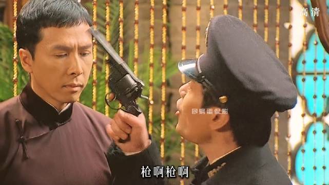 警察队长训斥叶问反被其功夫震撼