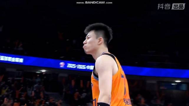 张镇麟偰李永炜合砍28分11篮板16助攻助上海男篮胜深圳