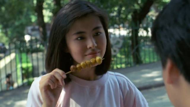 19岁的王祖贤， 她一直都是港风女神， 王祖贤年少女时也是清纯玉女