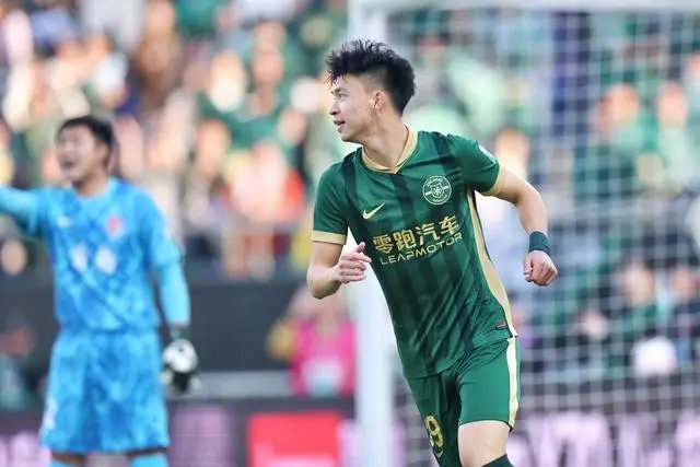 浙江俱乐部所说的“成长是漫长的季节”具体指王钰栋目前面临的哪些困境？