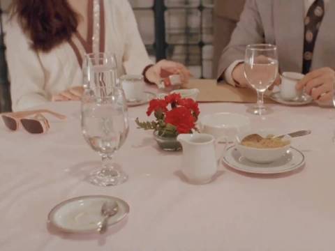 以前的港女星真的很酷，王祖贤这种拽劲看的人爽爽的