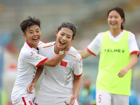 25岁前女足球员喊王钰栋父亲“岳父” ：这门亲事你考虑一下？