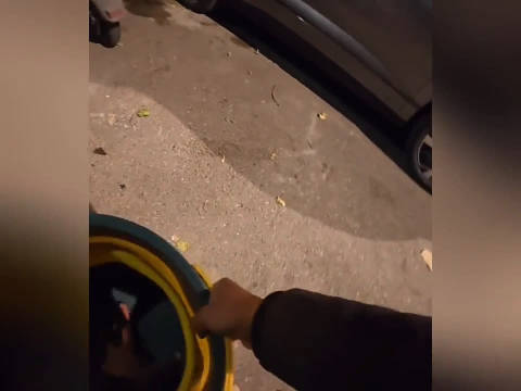 再不为房租焦虑：外卖小哥的移动房车，他太会过日子了