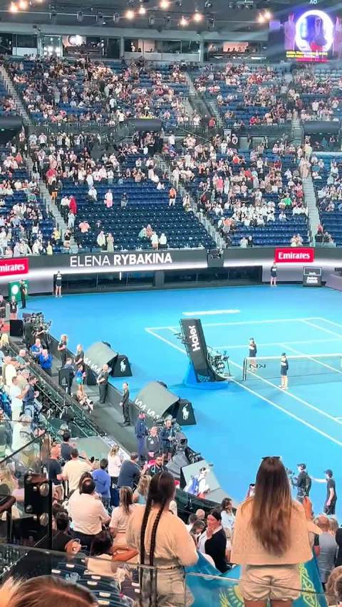 莱巴金娜萨巴伦卡会师澳网决赛，暴力美学对决冷静精准