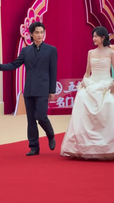 陈晓国剧盛典口误逗笑全场，孙千机智接话转新剧