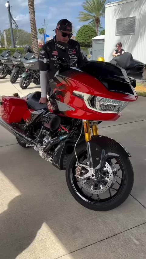 赛用版的哈雷，排量超四缸小轿车了