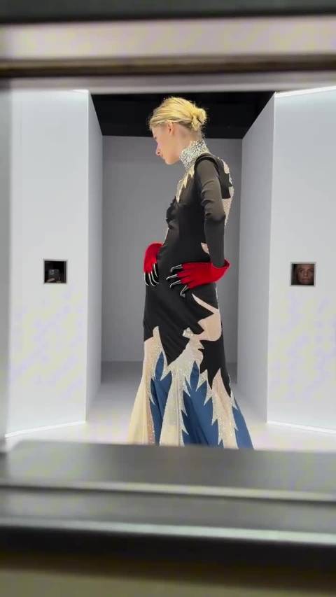 蔡依林巴黎高定时装周点赞Valentino 2026春夏高定