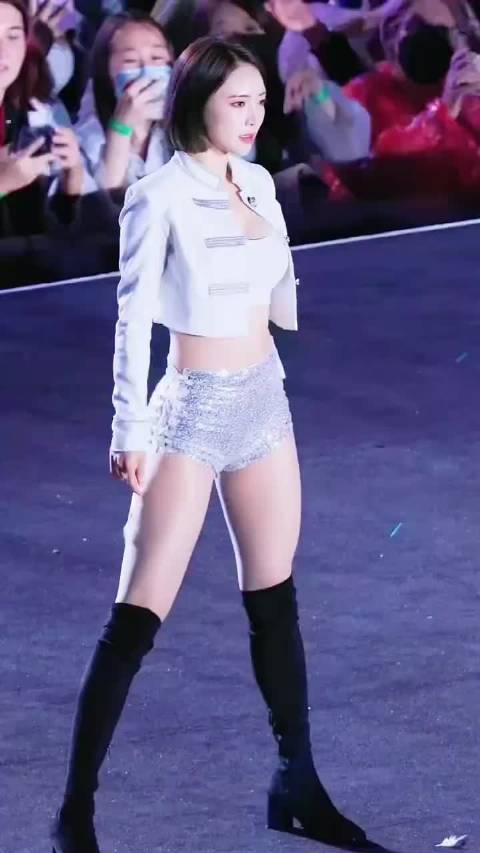 鸟叔的粉丝一半都是为了看他的御用伴舞崔慧珍的吧