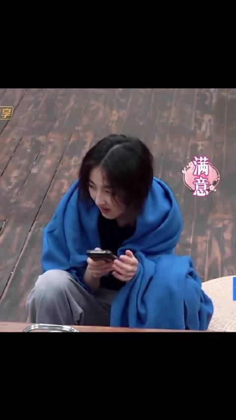 彭昱畅张子枫兄妹合照引回忆，银幕内外默契依旧