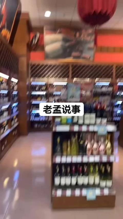 46岁高圆圆珠海红毯惊艳亮相，马伊琍代言伊利同场亮相