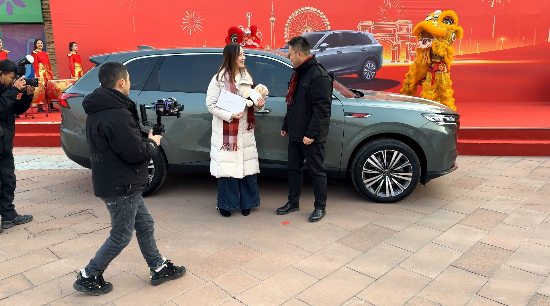 从国车到家车，红旗HS6万人交车仪式天津站，有温度接地气