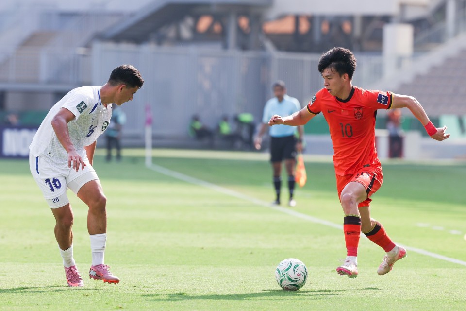 记者：有欧洲豪门在U23亚洲杯前力邀王钰栋，但没有积极反馈