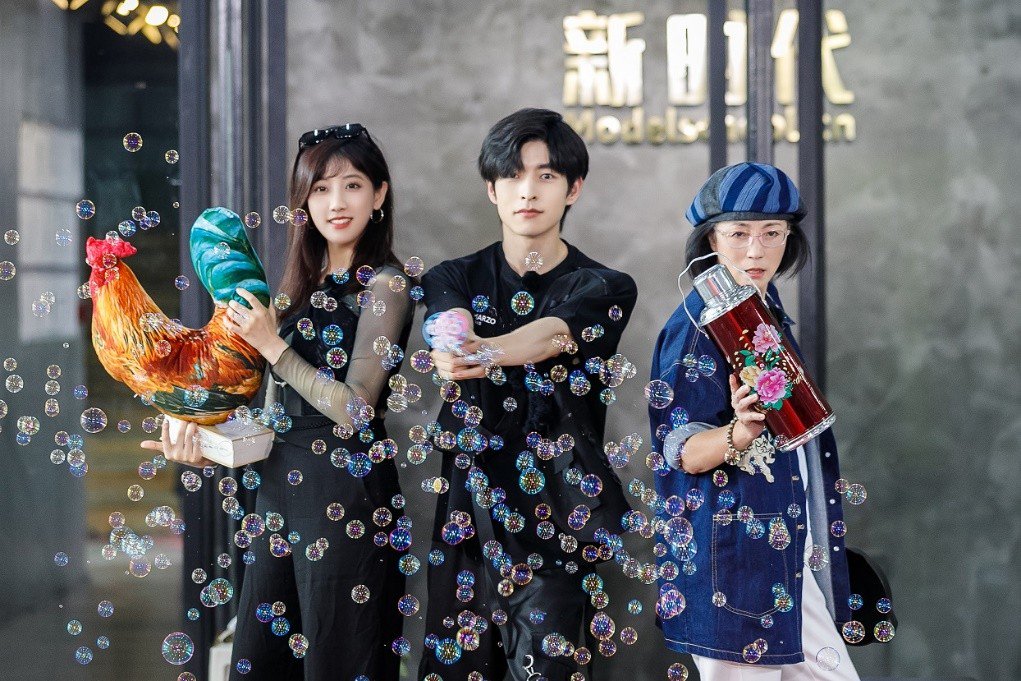 芒果综艺《寻找路人“假”》开播,金牌喜剧配角学霸女神很抢眼