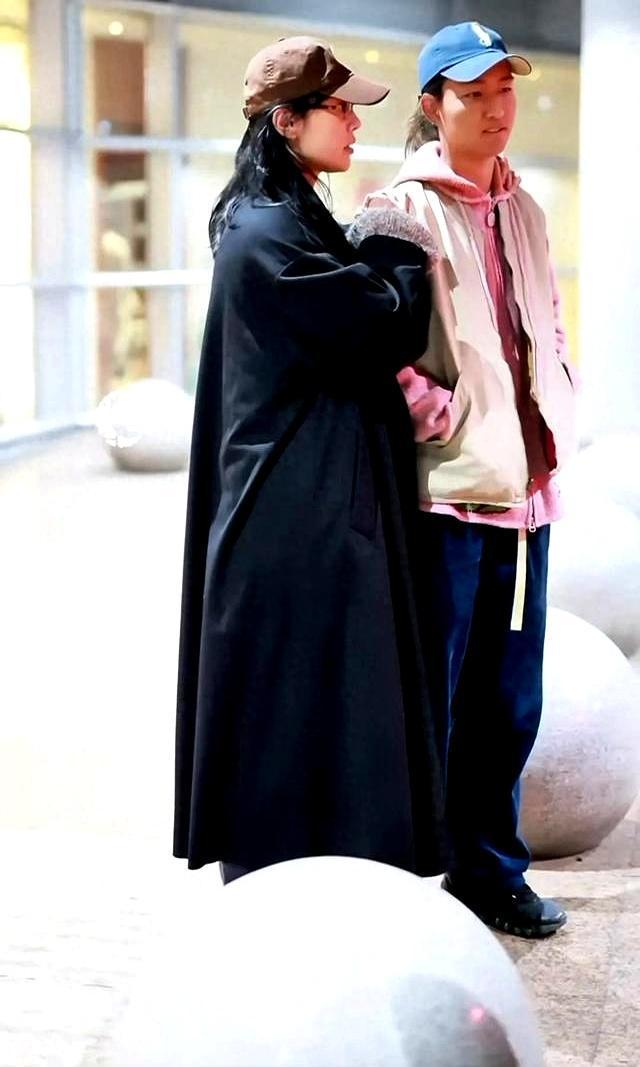 白百何带两个儿子现身!17岁大儿子长得像前夫陈羽凡，二儿子5岁|张思麟_订阅