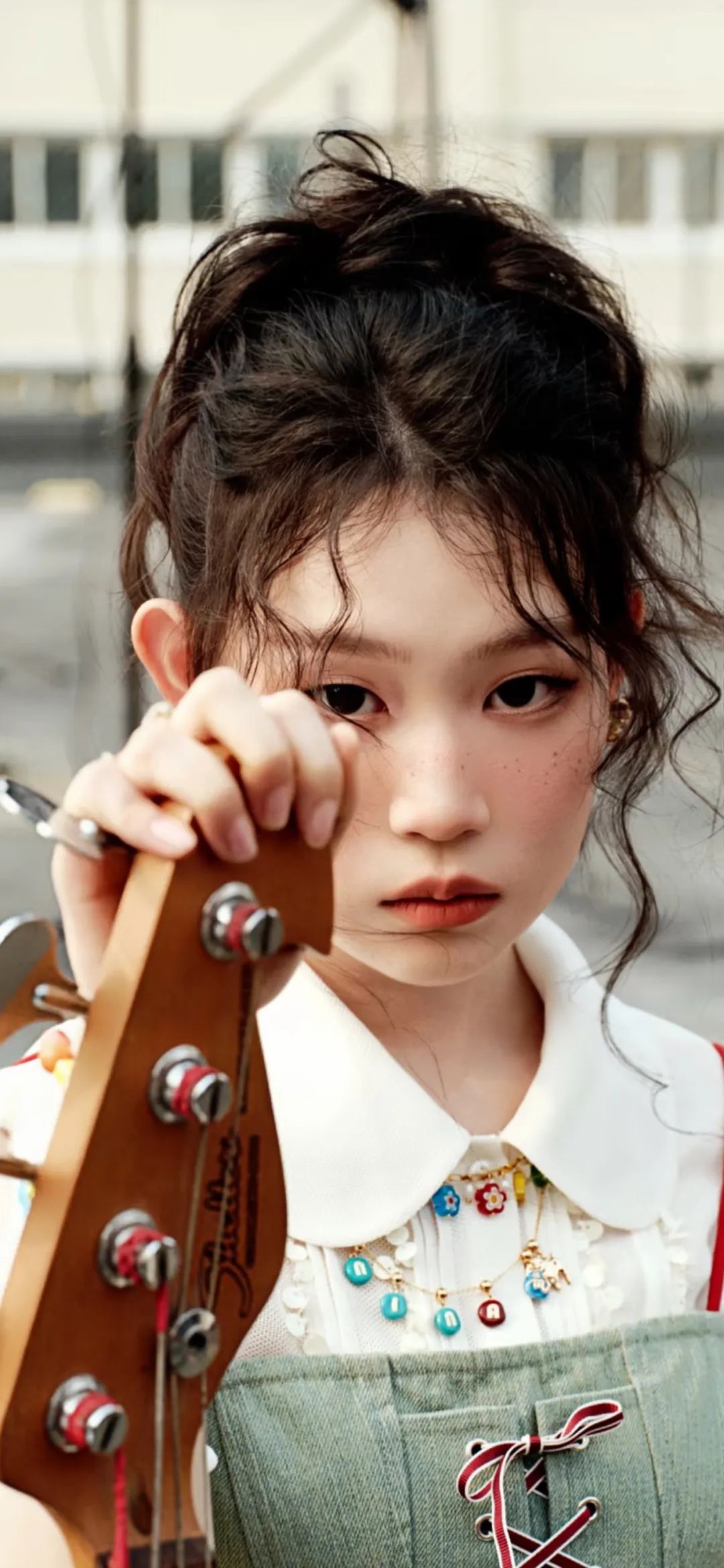 沈佳润的甜酷风穿搭!白纱裙混搭牛仔裤,反差感拿捏!