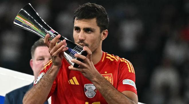 阿斯:罗德里正面临两难抉择:是留队曼城还是在今夏寻求转会|英超|瓜迪奥拉|十大中场|皇家马德里_订阅