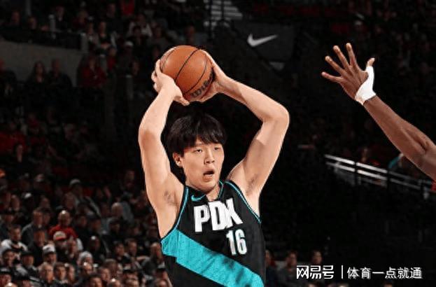 终于进了！杨瀚森常规赛首个三分，职业生涯得分28分超越周琦