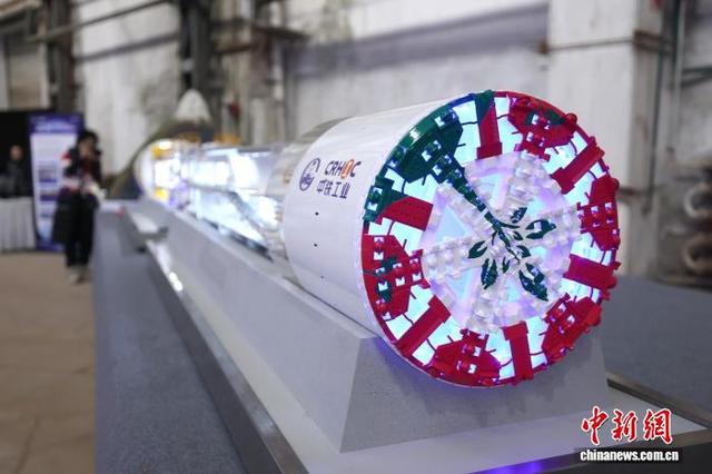 1月30日，“丰云汇·智轨纵横2026央地合作推进轨道交通高质量发展大会”在中车二七智能制造产业园举行。记者 富田 摄