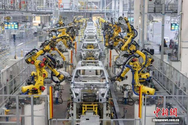 图为赛力斯超级工厂生产车间。赛力斯汽车供图