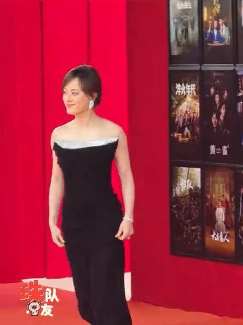 珠海红毯看点多：李小冉被群嘲了，造型有点像售楼部小姐