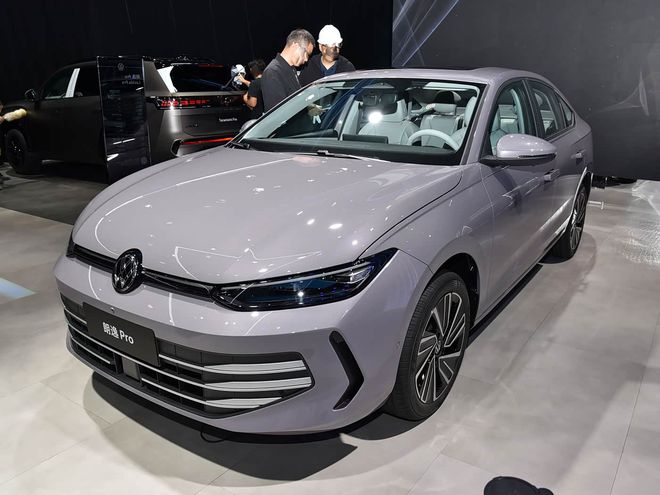 2026款大众朗逸新锐上市！看到售价，网友直呼：要火