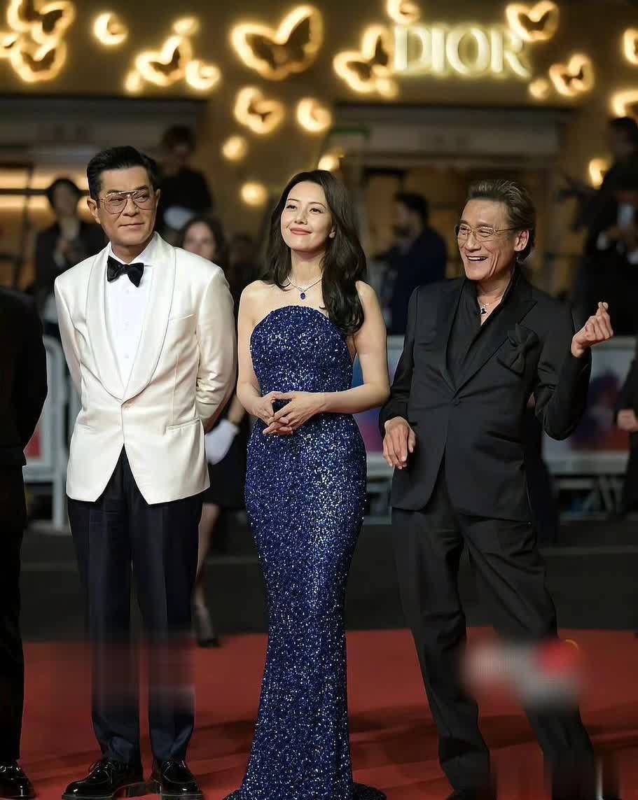 高圆圆戛纳红毯生图惊艳，宝蓝长裙尽显东方美学 - 360娱乐