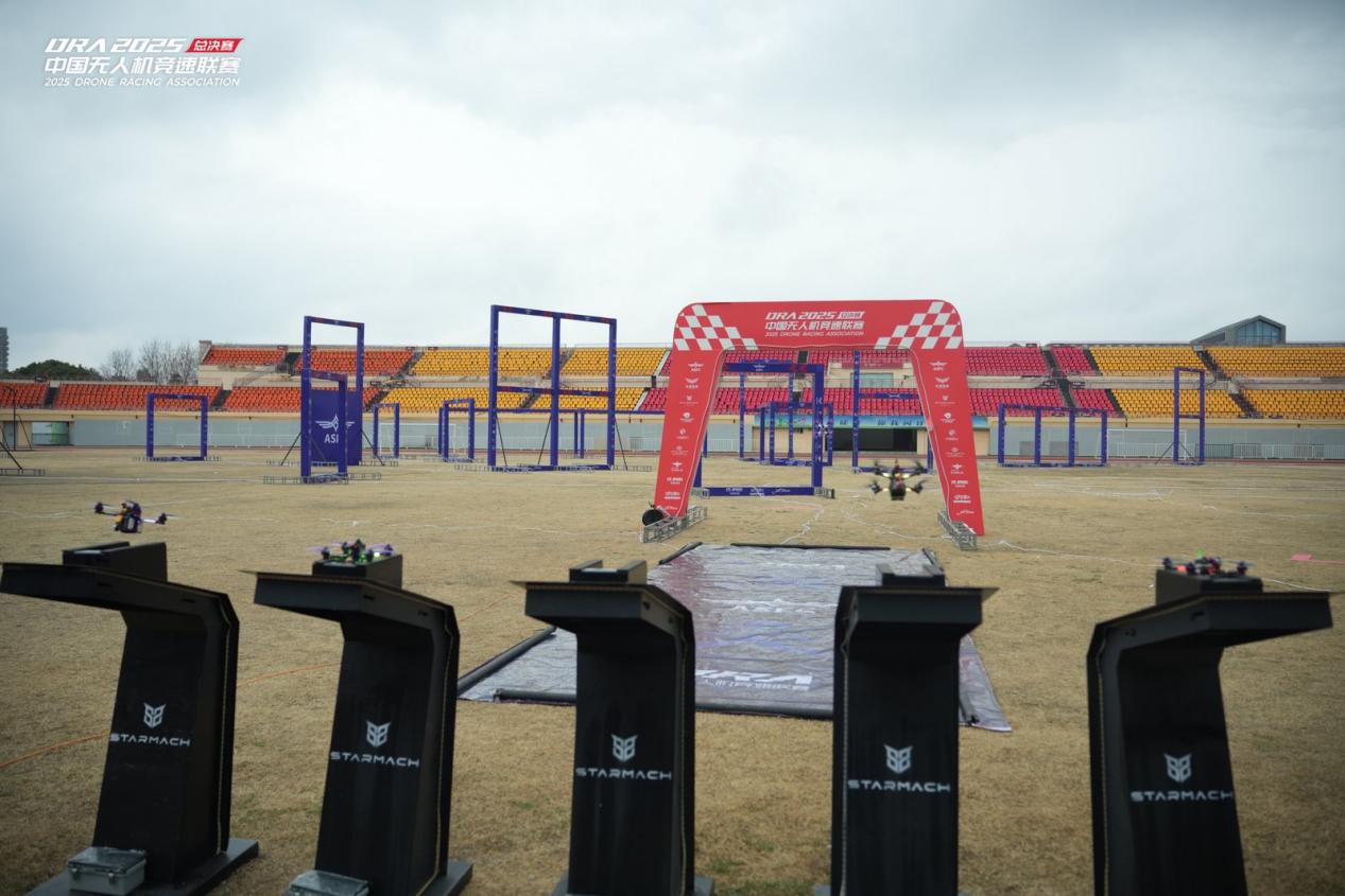 “低空F1”终极对决！全国顶尖飞手会师建湖演绎“速度与激情”