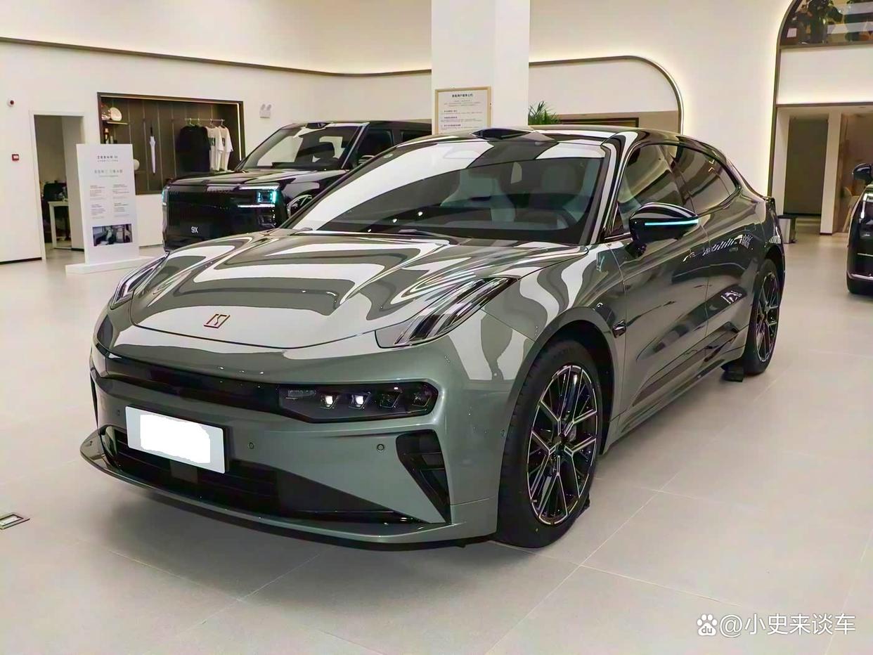 猎装轿跑颜值天花板!900V架构+空悬,精准转向,5米车长也很灵活