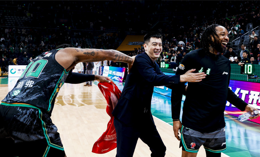 杨鸣9次技犯领跑CBA主帅 又罚款5000元涉险躲过停赛