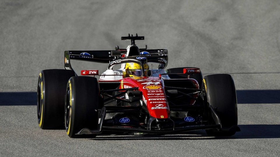 F1巴塞罗那测试：法拉利+梅奔可靠性高，迈凯伦赛车出问题中断测试