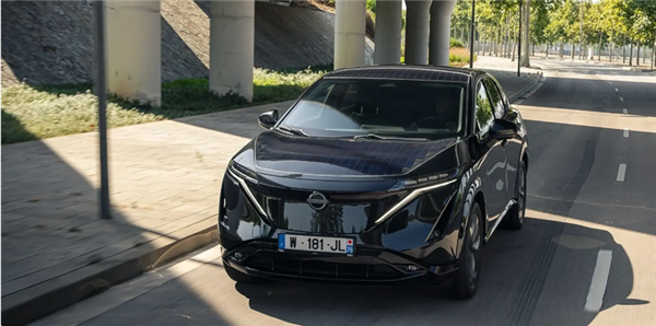 日产给电车装上太阳能板：每天晒晒太阳就能多跑23公里