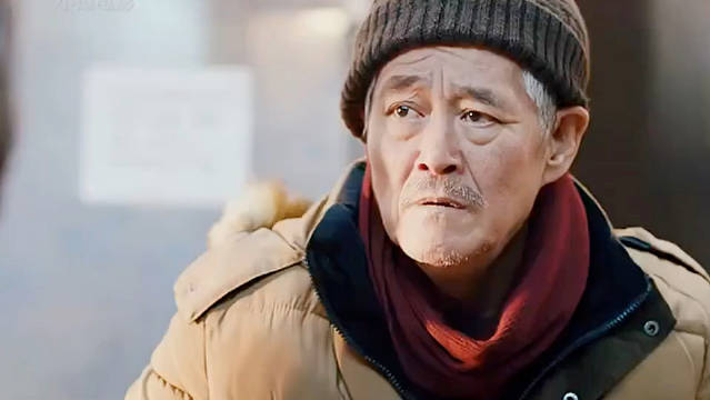 老人患有阿兹海默症 学生担心他走丢 通知他女儿回家 "过年好"